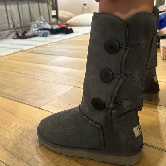 UGG boots triple bailey button, grey size 6, worn 2x - Picture 7 of 8